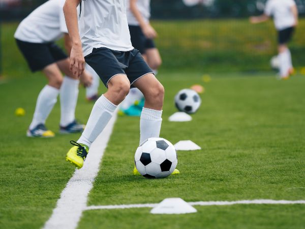 Korzyści z piłki nożnej: Poprawa zdrowia psychicznego, fizycznego i emocjonalnego