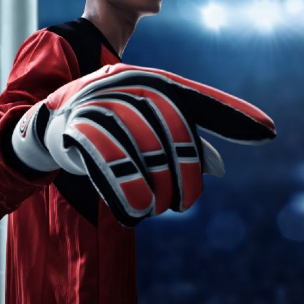 Jak wybrać odpowiednie rękawice bramkarskie dla piłki nożnej